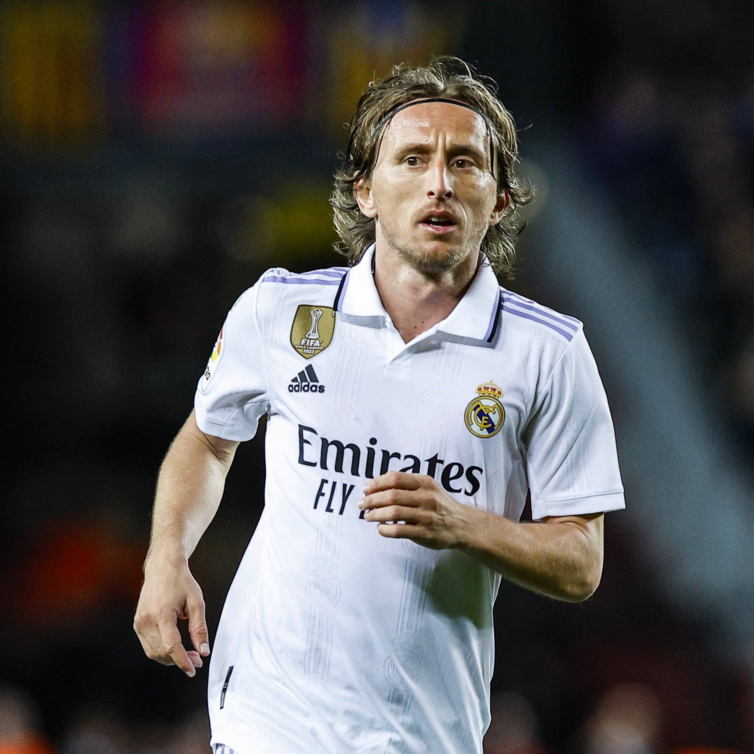 扎金花技巧：学会“不看牌加注”的三个先决条件。（扎金花攻略：做到不看牌加注的三个必要条件）