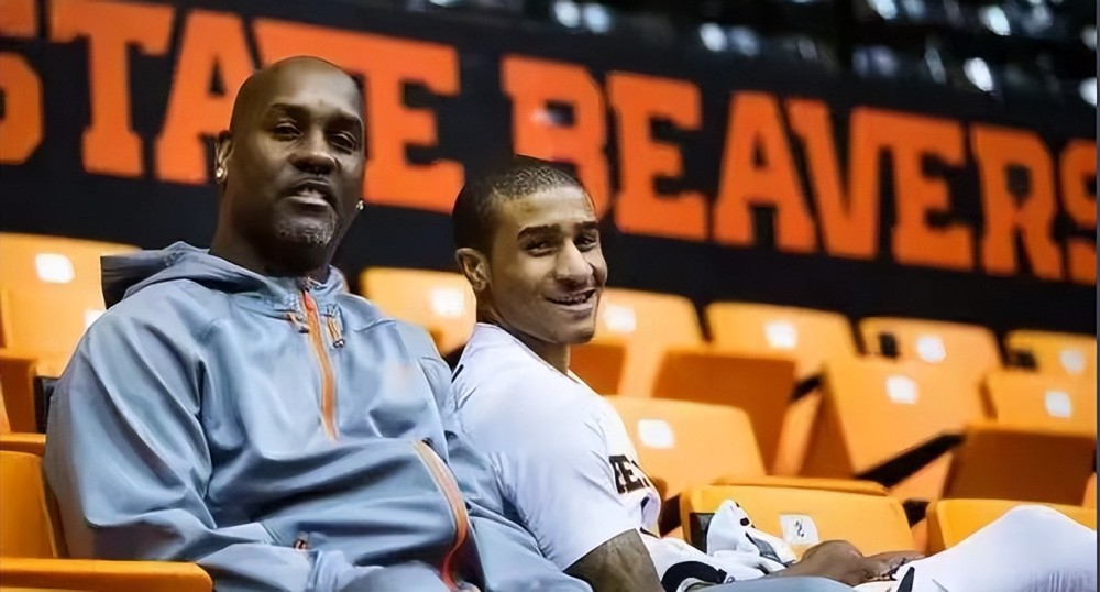 上坚持低调 上坚持低调